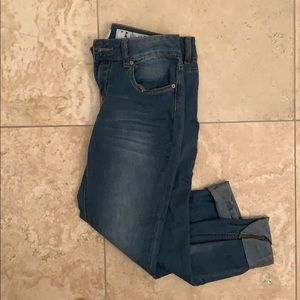Indigo Rein Medium Wash Capris